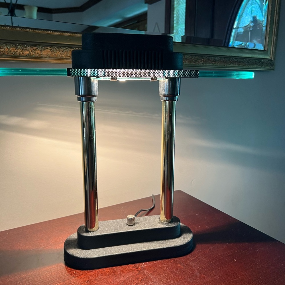 Vintage underwriter Laboratories black and brass dimmable bankers lamp